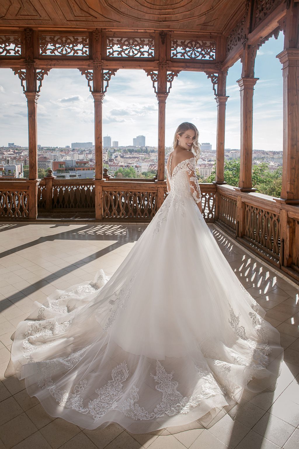 Svatební šaty od módní návrhářky EVA UTKINA