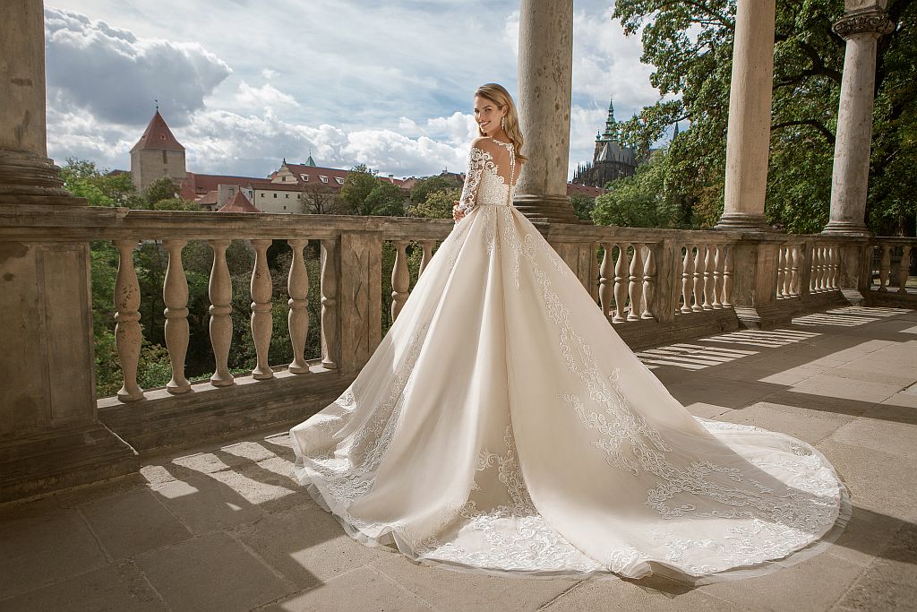 Svatební šaty od módní návrhářky EVA UTKINA
